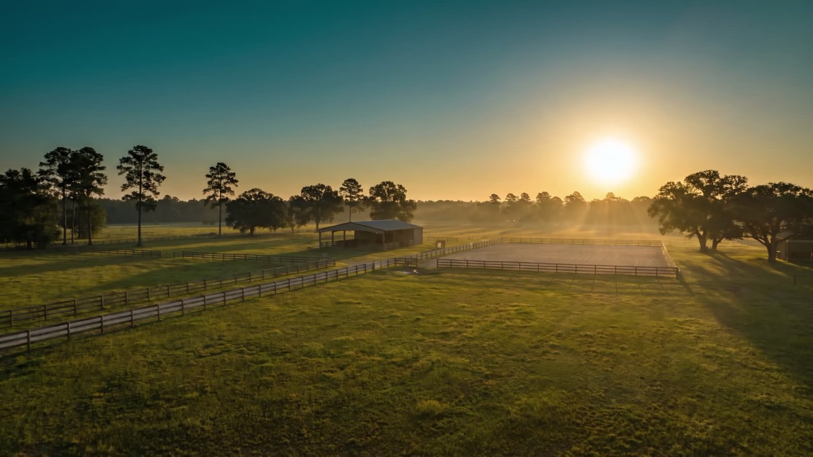 Vista ampla do Tex Brothers Ranch ao pôr do sol